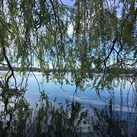 Appartamento Miralago Con Giardino Sul Lago Gavirate Exterior photo