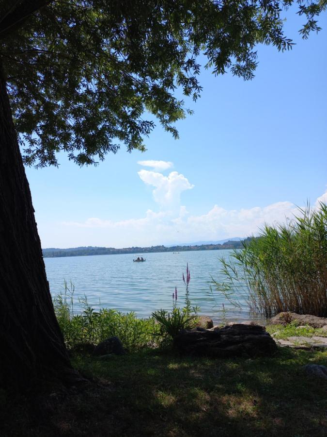 Appartamento Miralago Con Giardino Sul Lago Gavirate Exterior photo