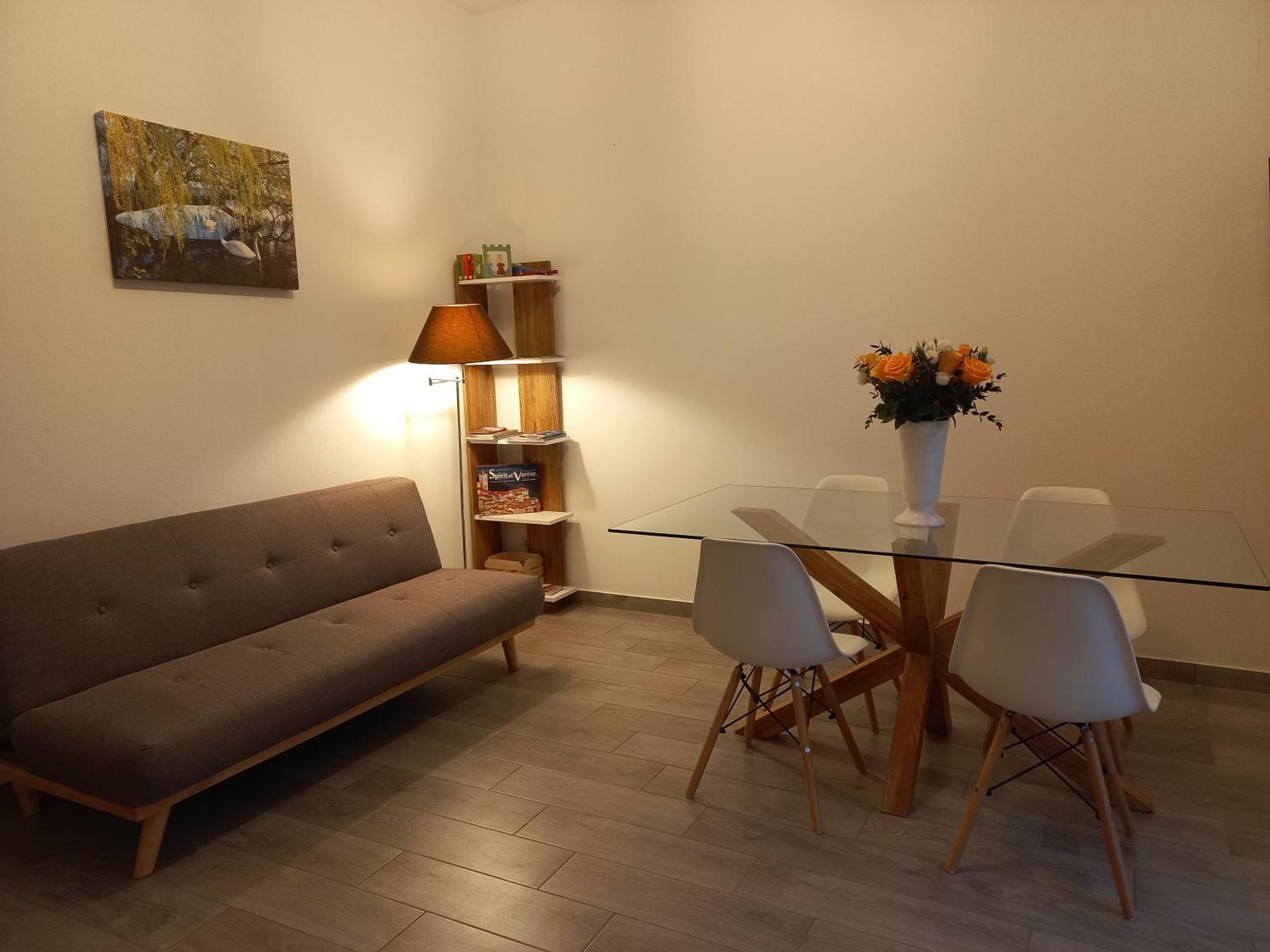 Appartamento Miralago Con Giardino Sul Lago Gavirate Exterior photo